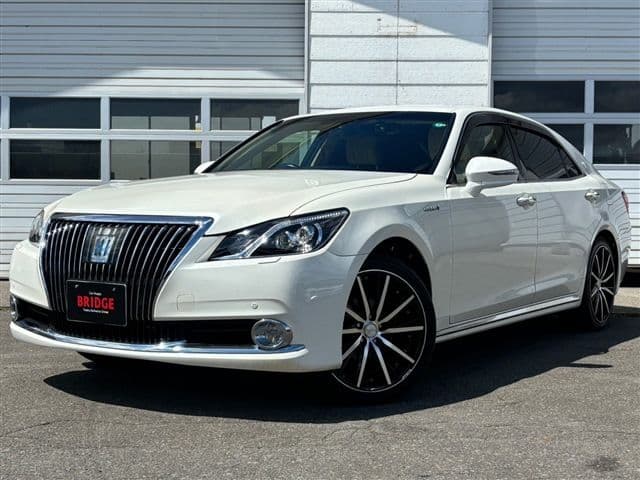TOYOTA CROWN MAJESTA HYBRID 4WD