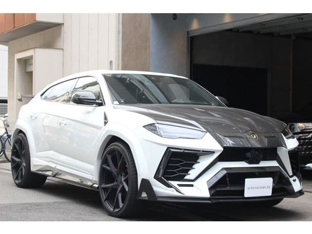 LAMBORGHINI LAMBORGHINI URUS