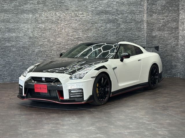 NISSAN GT-R