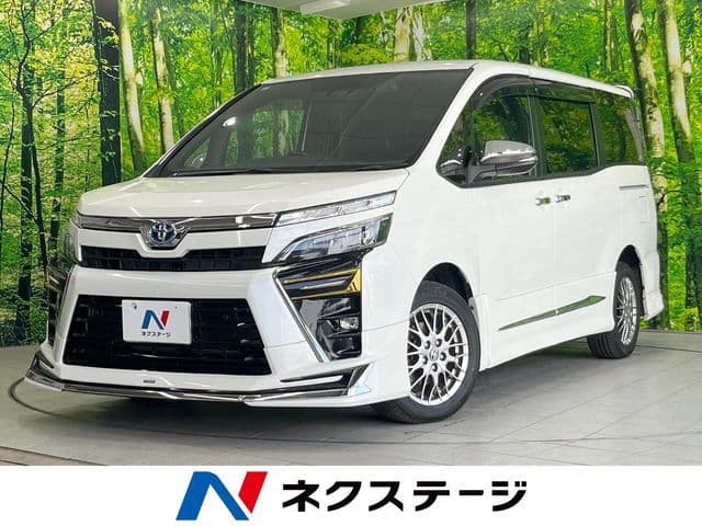 TOYOTA VOXY HYBRID