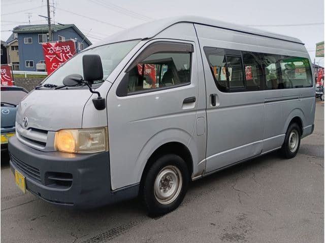 TOYOTA HIACE COMMUTER 4WD