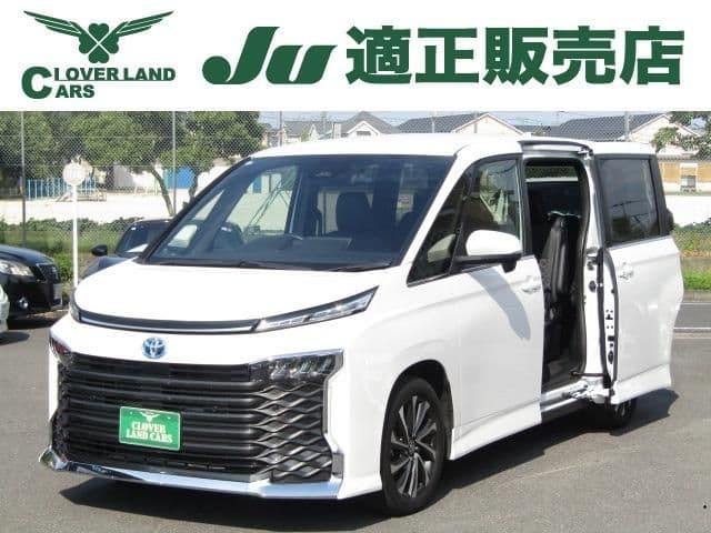 TOYOTA VOXY HYBRID 4WD