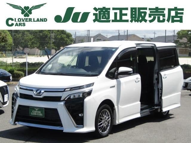 TOYOTA VOXY HYBRID 4WD