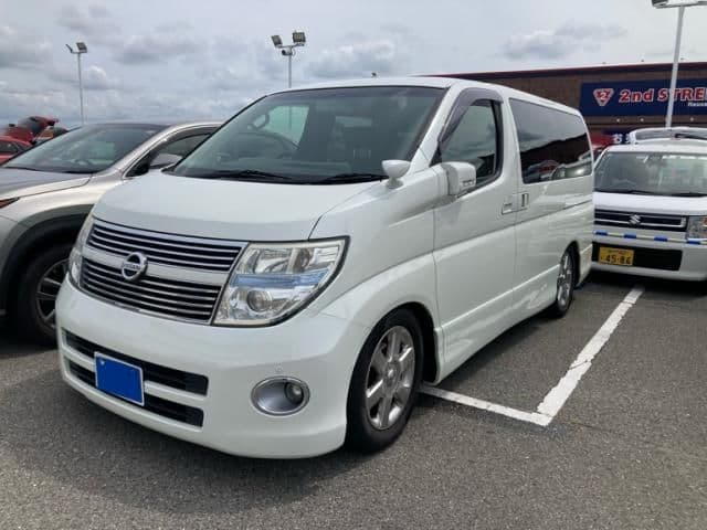 NISSAN ELGRAND 4WD