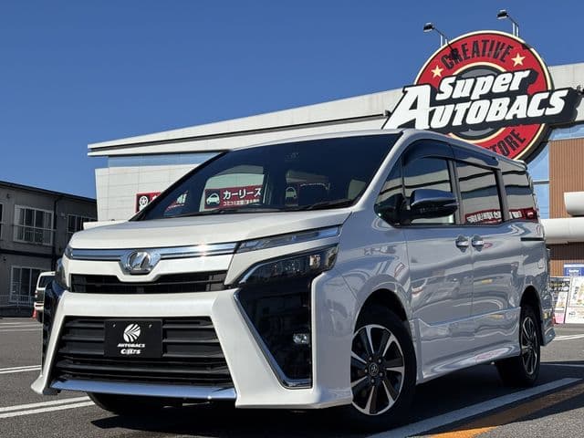 TOYOTA VOXY 4WD