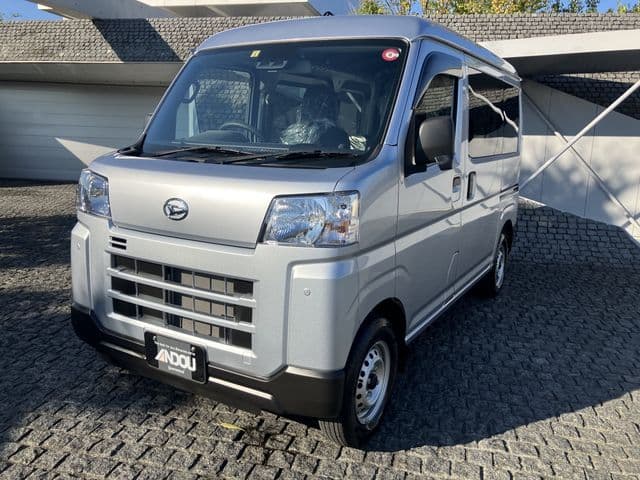 DAIHATSU TANTO FAN CROSS