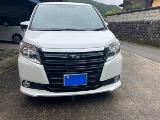 TOYOTA NOAH 4WD