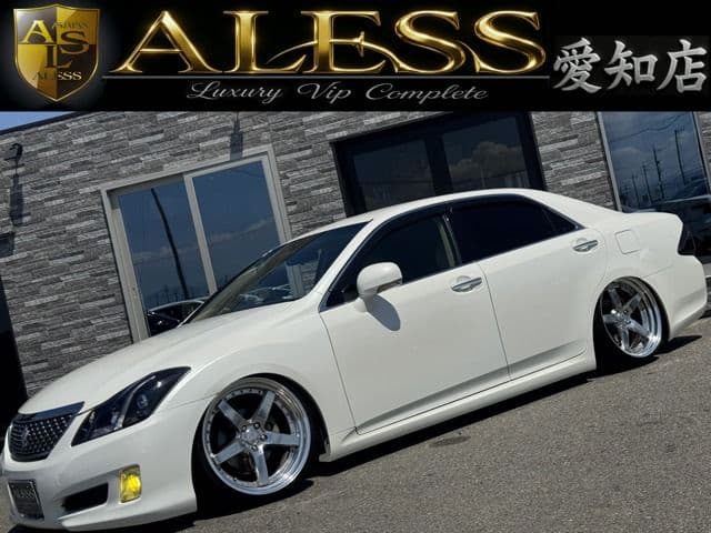 TOYOTA CROWN sedan