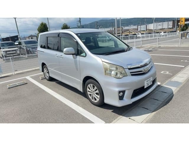 TOYOTA NOAH 4WD