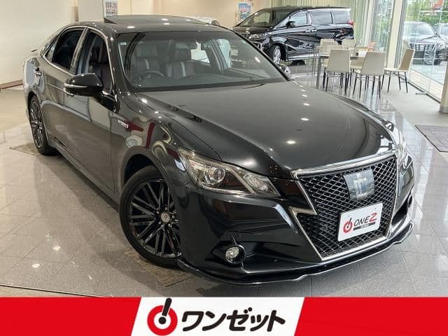 TOYOTA CROWN sedan hybrid