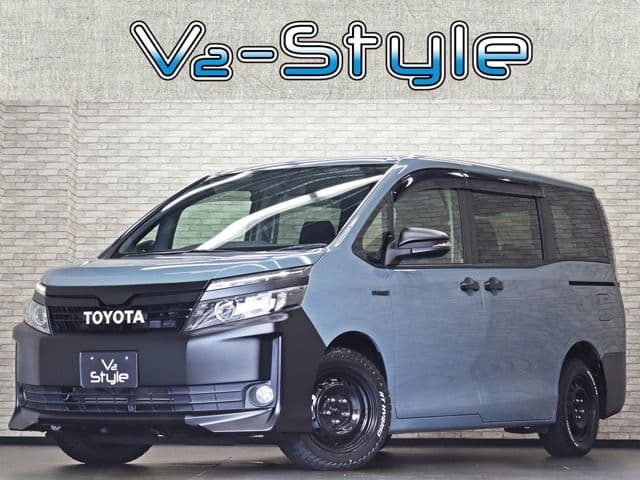 TOYOTA VOXY HYBRID