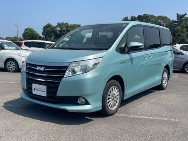 TOYOTA NOAH