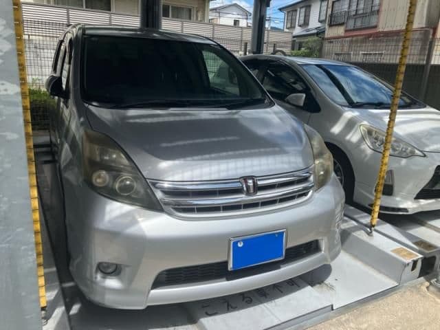 TOYOTA Isis