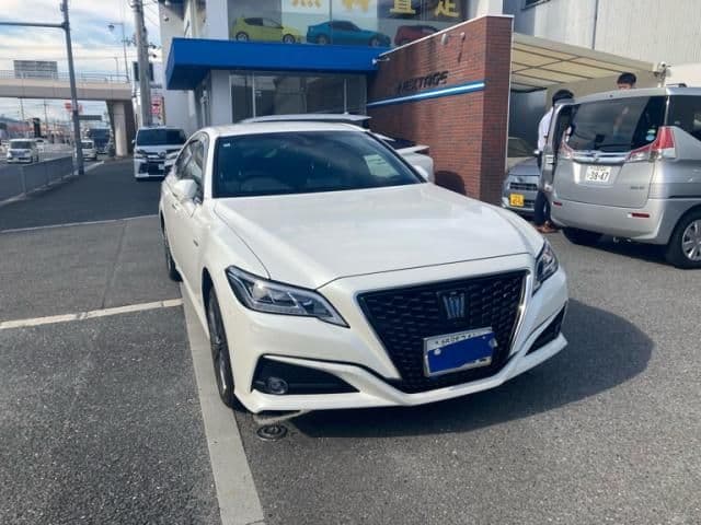 TOYOTA CROWN sedan hybrid 4WD