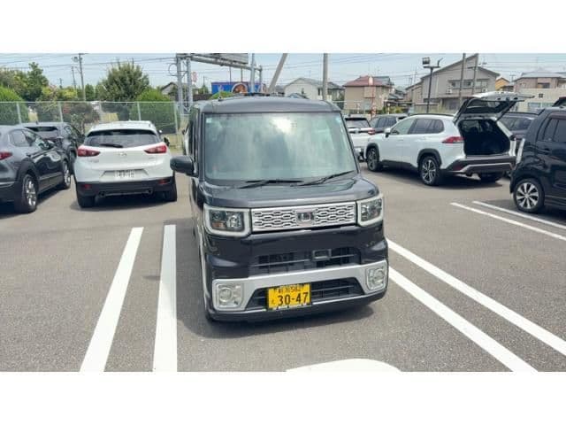 DAIHATSU WAKE