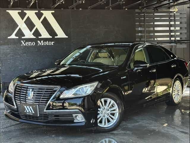 TOYOTA CROWN sedan hybrid