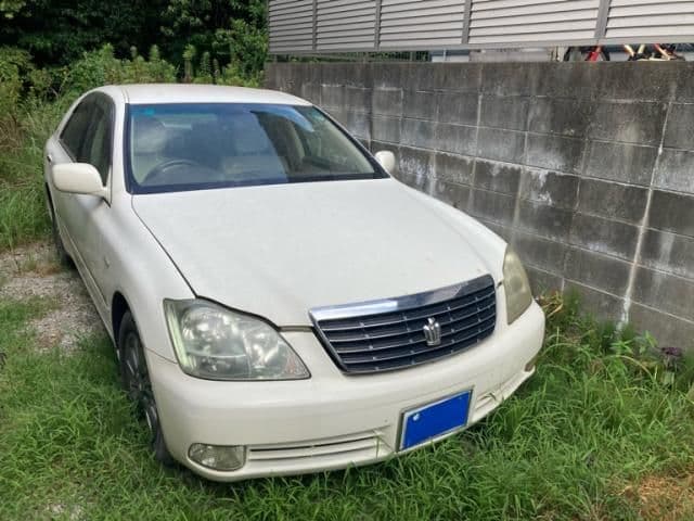 TOYOTA CROWN sedan