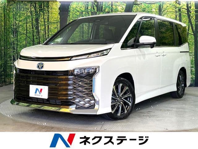 TOYOTA VOXY HYBRID