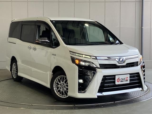 TOYOTA VOXY HYBRID