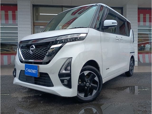 NISSAN ROOX 4WD